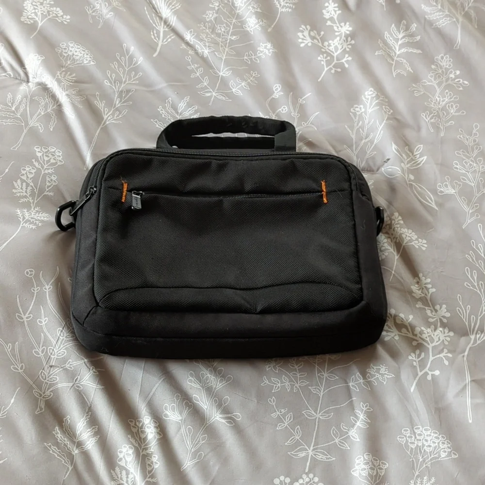 Amazon Basics tablet carrier